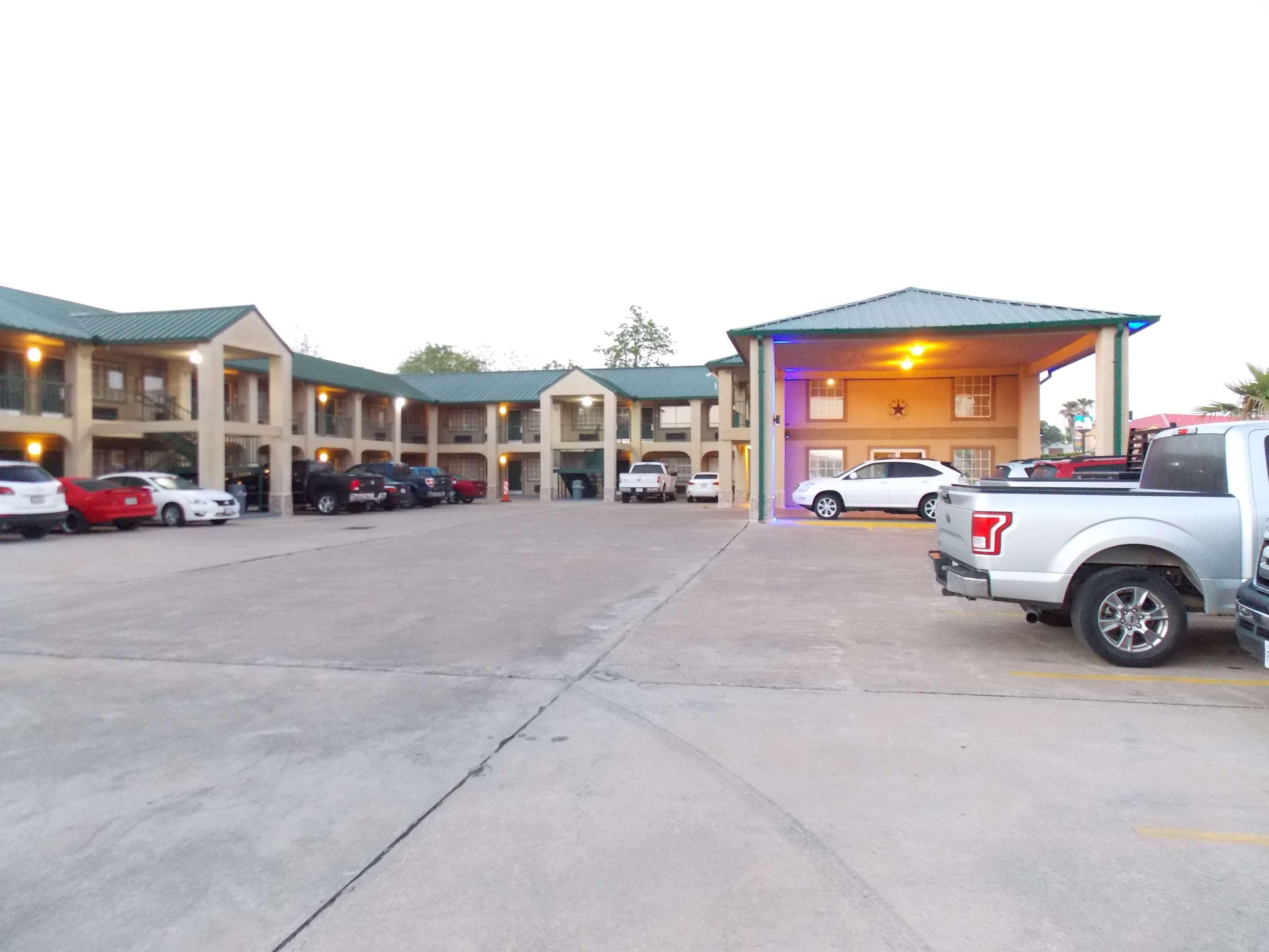 Best Western Executive Inn Hallettsville Esterno foto