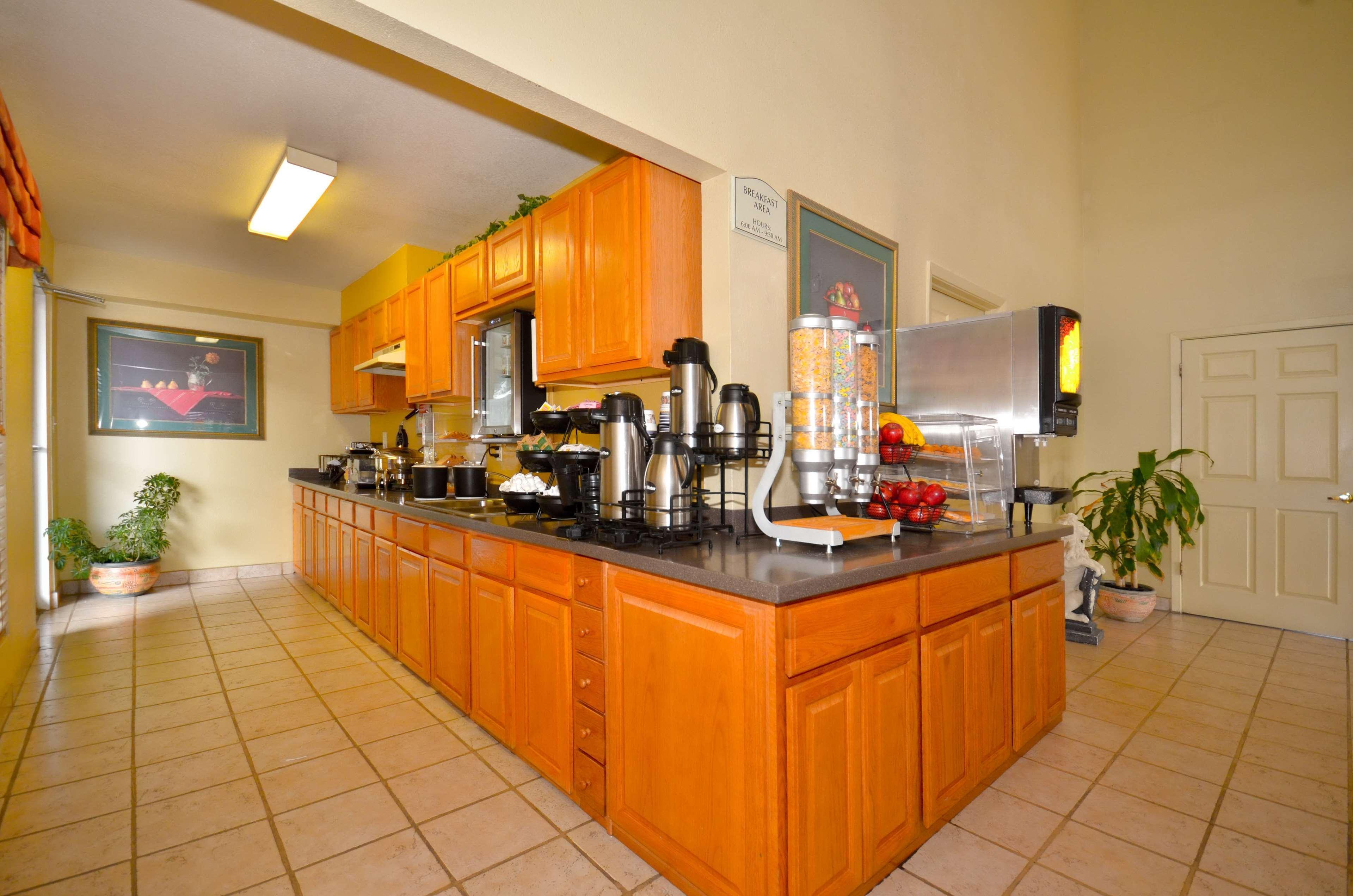Best Western Executive Inn Hallettsville Esterno foto