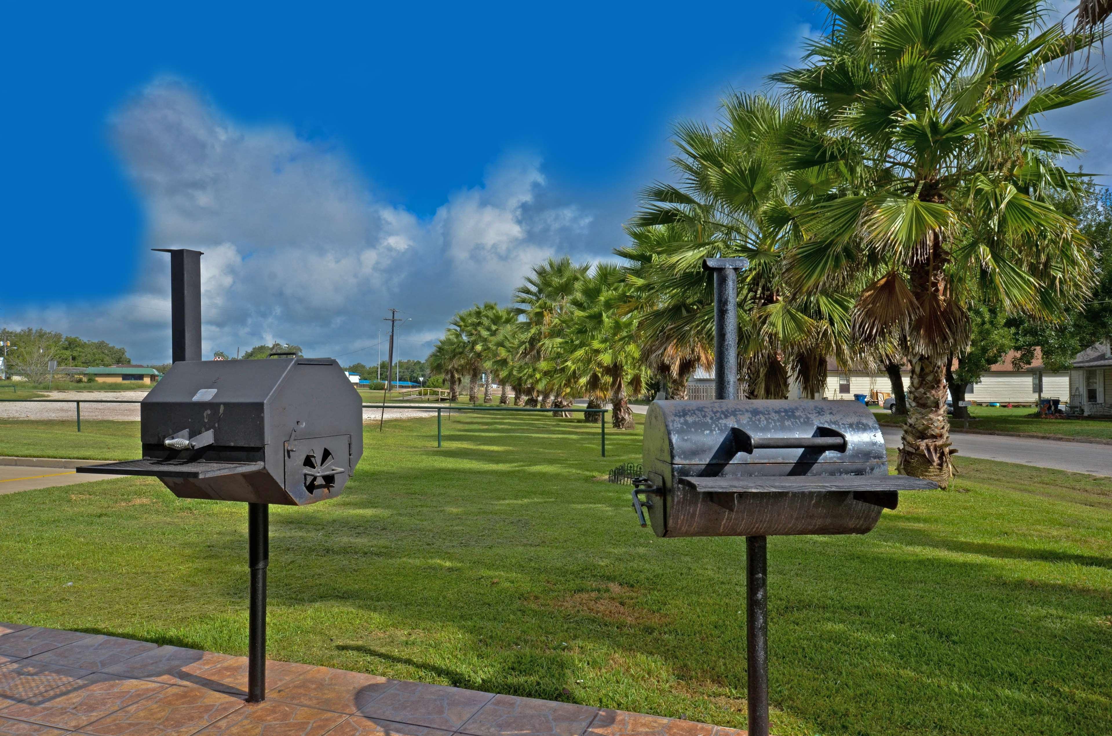 Best Western Executive Inn Hallettsville Esterno foto