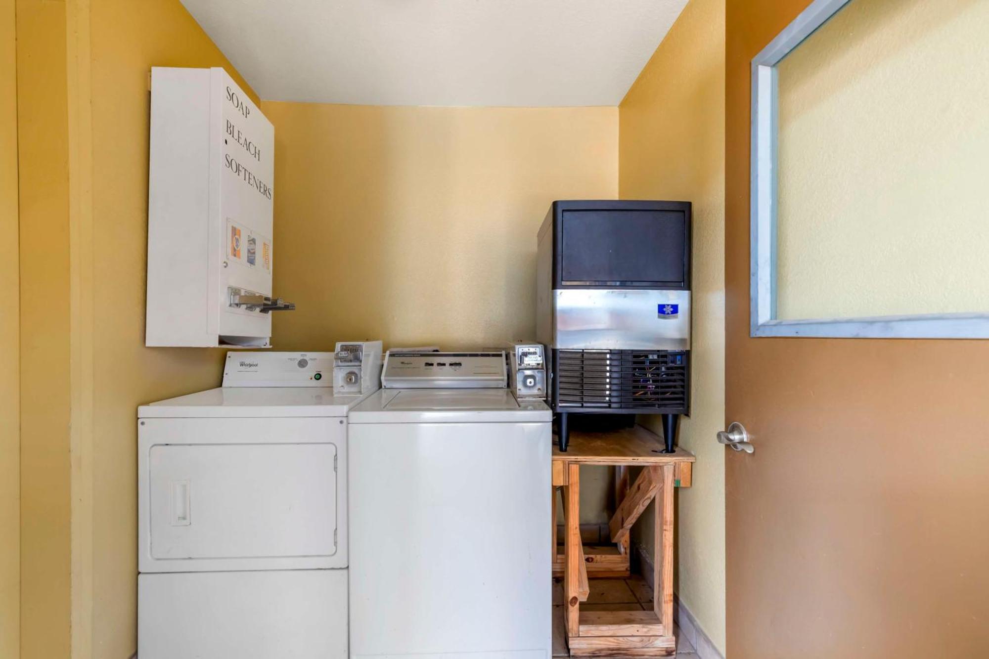 Best Western Executive Inn Hallettsville Esterno foto