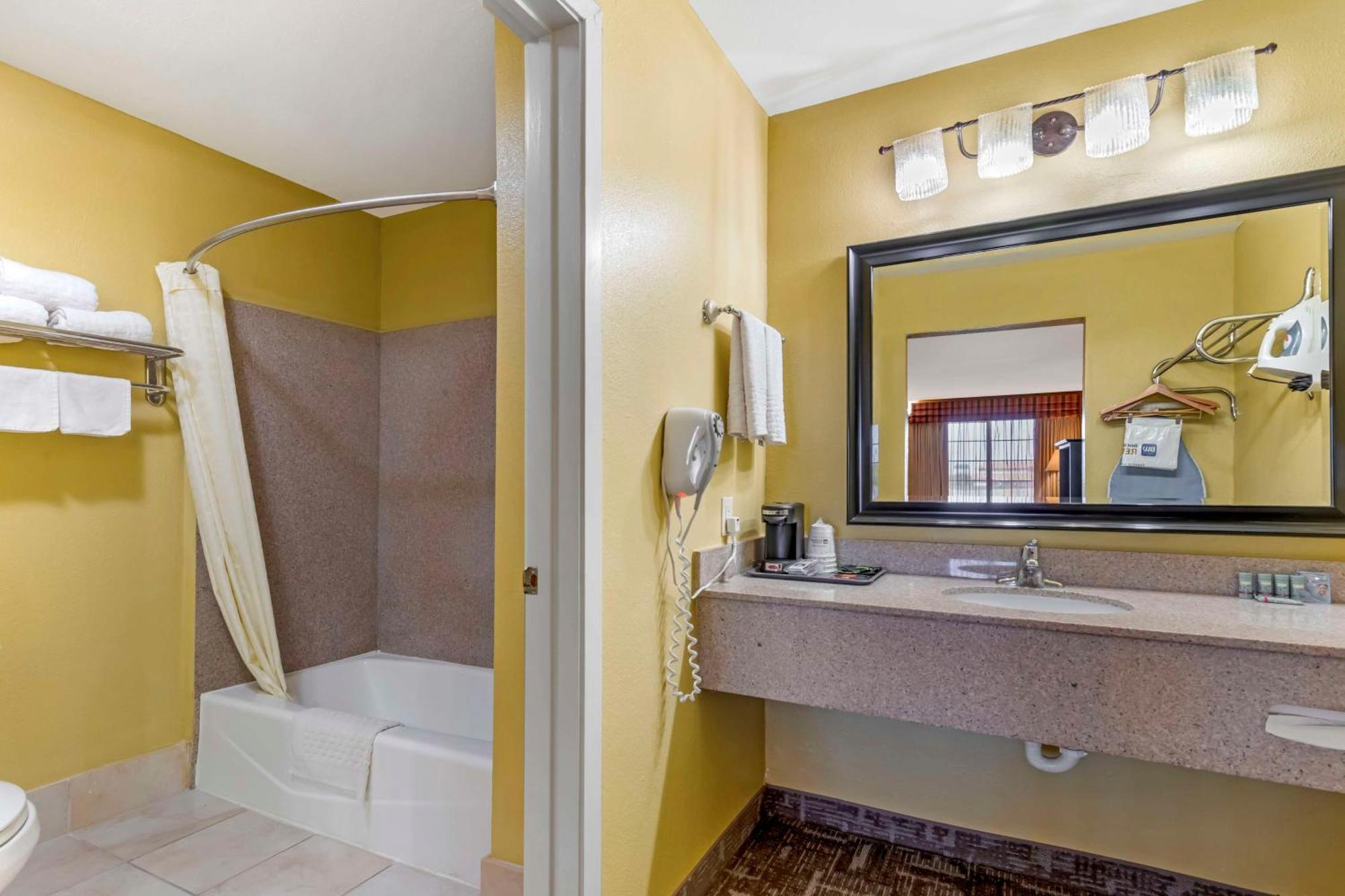 Best Western Executive Inn Hallettsville Esterno foto