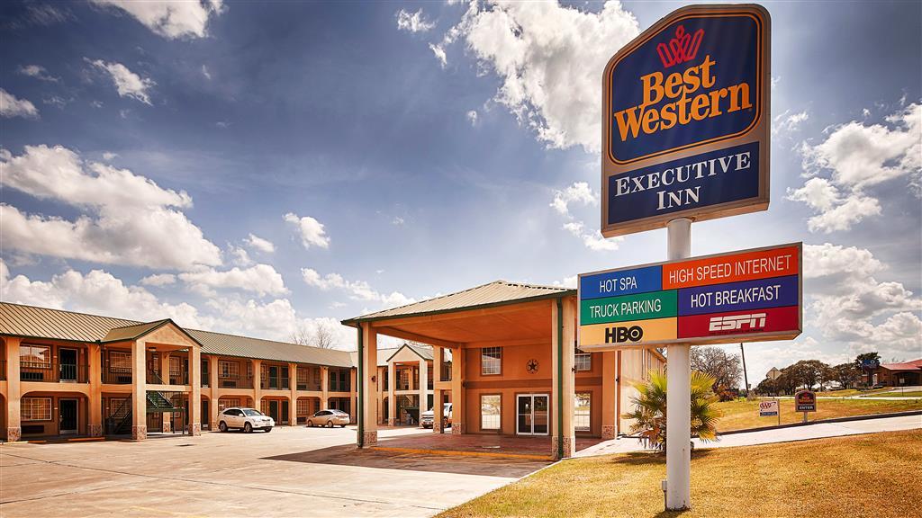 Best Western Executive Inn Hallettsville Esterno foto